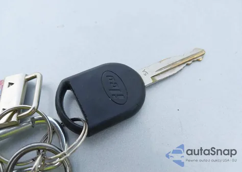 2010 Ford Escape Xlt z USA, uszkodzony, nr VIN 1FMCU9DG8AKB66474